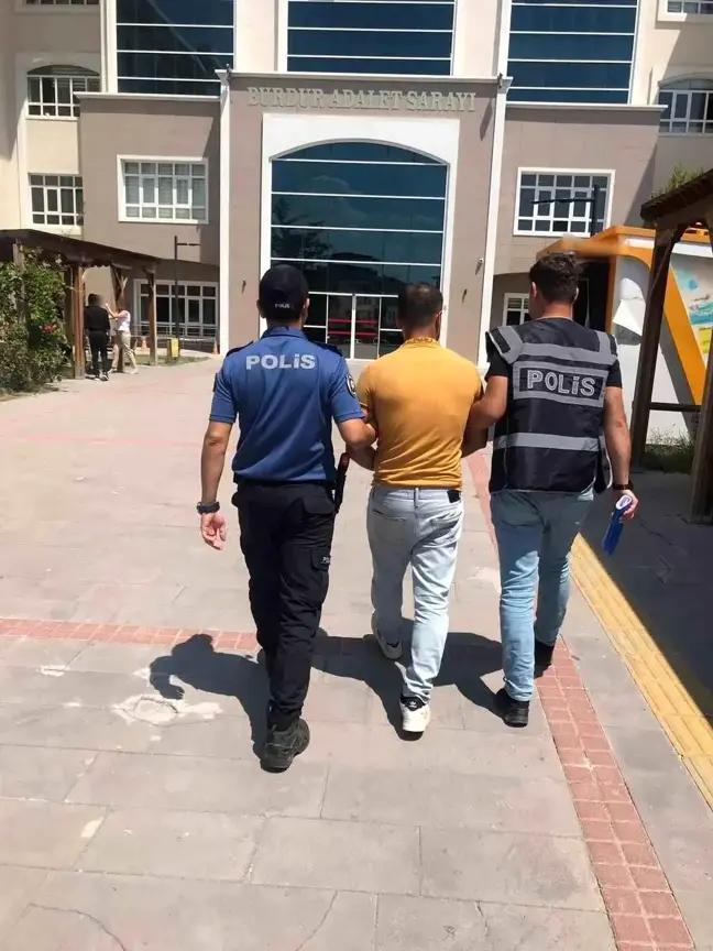 Burdur'da Uyuşturucu Ticareti Yapan Firari Yakalandı