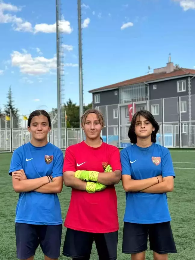 Kayseri Kadın Futbol Kulübü'nden üç isim U15 Kız Milli takım seçme kampına davet edildi