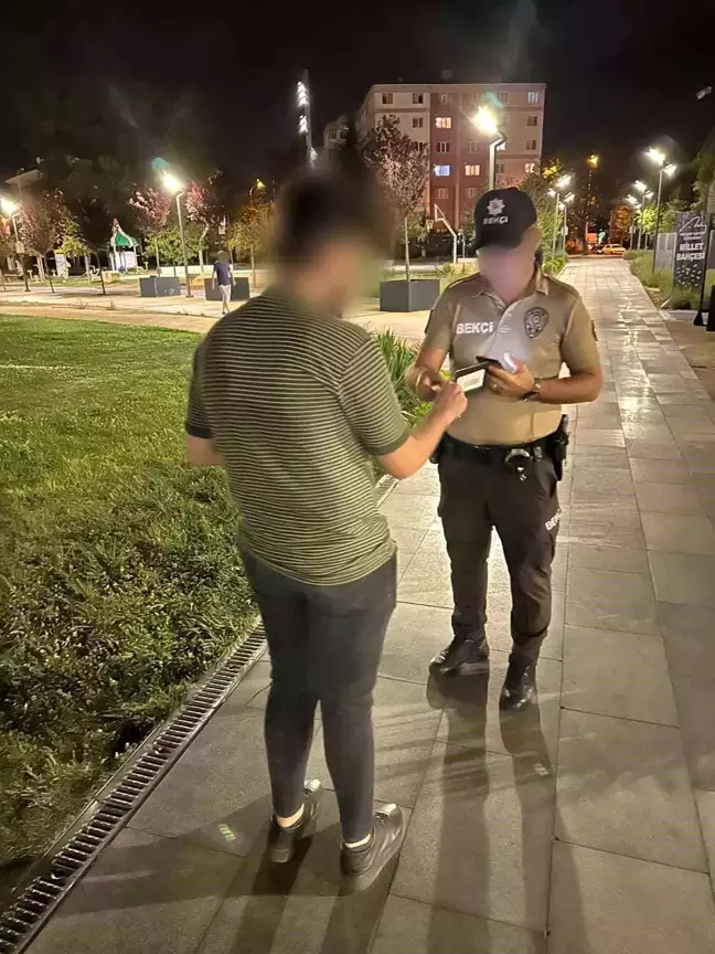 Eskişehir'deki işlek parklarda yapılan çalışmalarda 42 şahıs sorgulandı