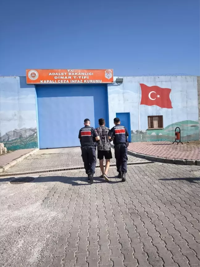 Afyonkarahisar'da hükümlü yakalandı, Emirdağ'da uyuşturucu satıcısı gözaltına alındı, Şuhut'ta otomobil kazası