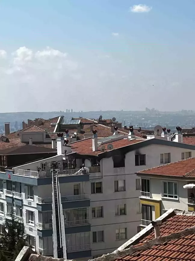 Keçiören'de bir apartmanın teras katında çıkan yangın kısa sürede söndürüldü