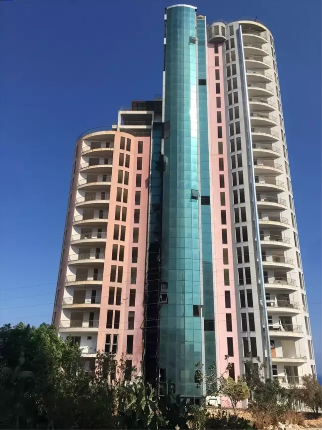 Mersin'de 20 Katlı Otel İnşaatında Yangın Çıktı