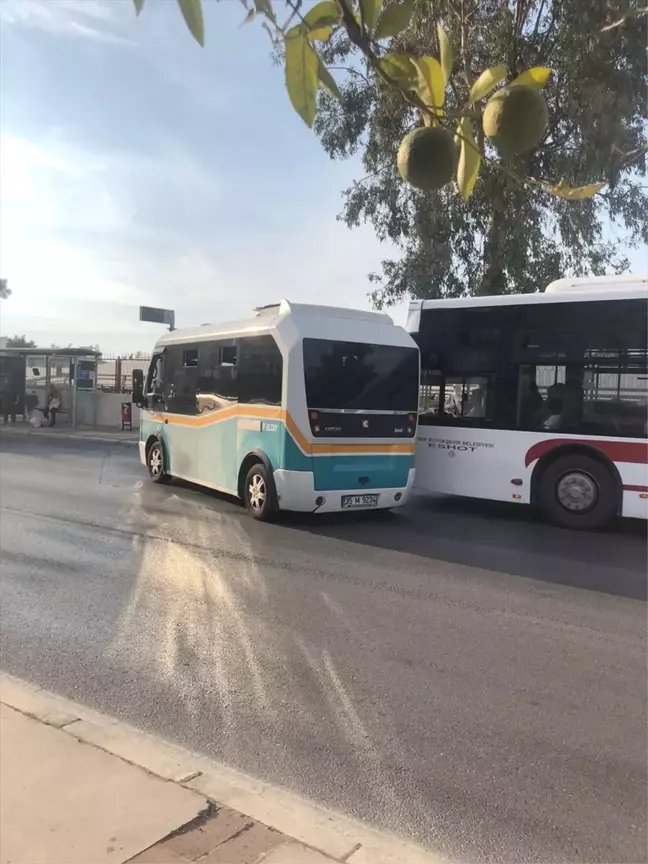 ESHOT Genel Müdürü Darbedilen Kadın Şoförü Makamında Ağırladı