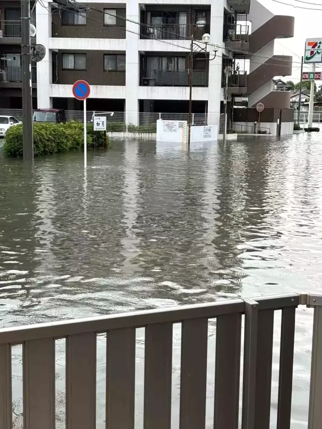 Japonya'da Şiddetli Yağışlar Sonucu Sel Baskınları: 112 Bin Kişi Tahliye Edildi