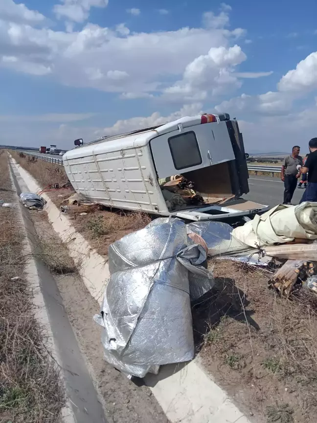 Aksaray'da minibüs kaza sonucu devrildi, sürücü hayatını kaybetti