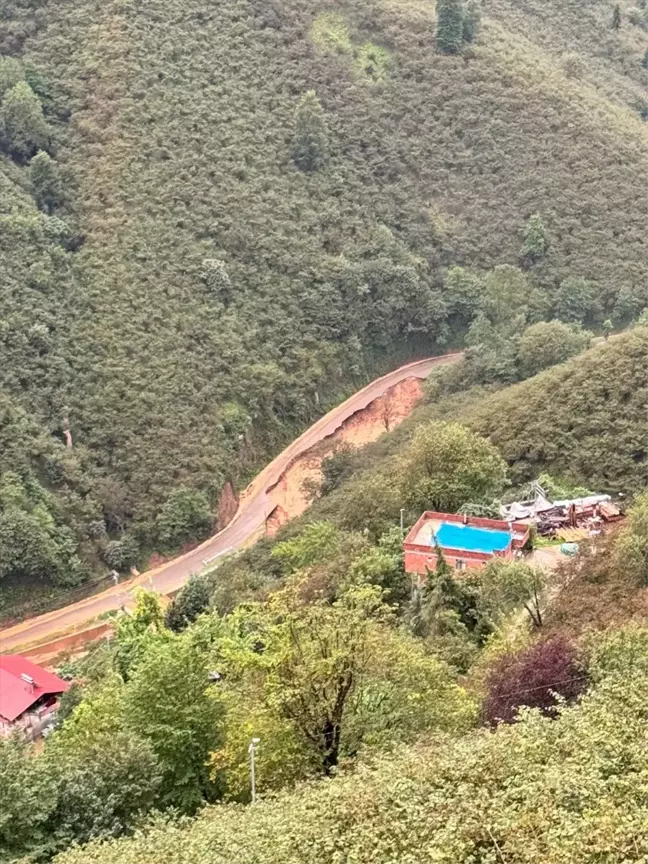 Trabzon'da Sağanak Yağış Hayatı Olumsuz Etkiledi