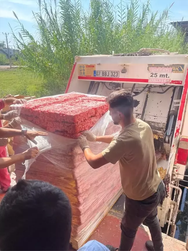 Antalya'da Bozuk Tavuk Ürünlerine Baskın: 17 Ton İmha Edildi