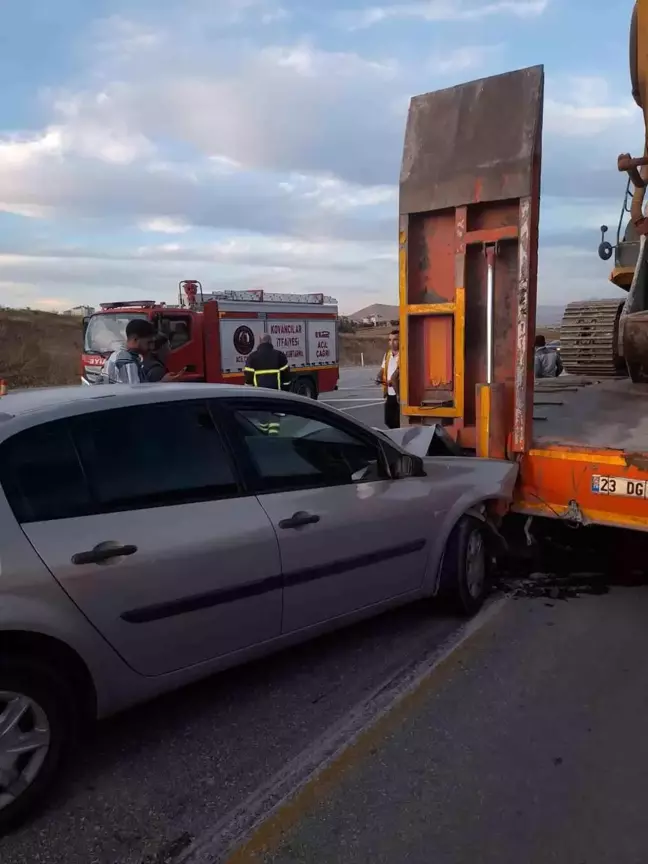 Elazığ'da Otomobil ile Çekici Çarpıştı: 2 Yaralı