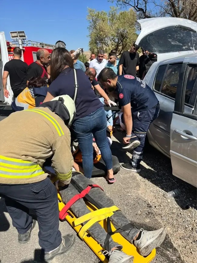 Mardin Nusaybin'de Trafik Kazası: 11 Yaralı