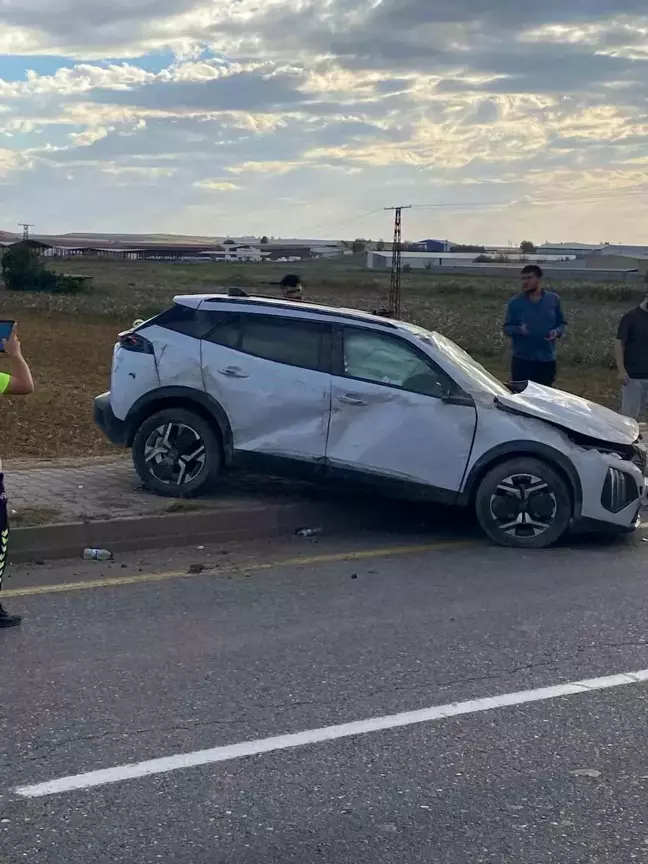 Diyarbakır'da Otomobil Kazasında 3 Yaralı