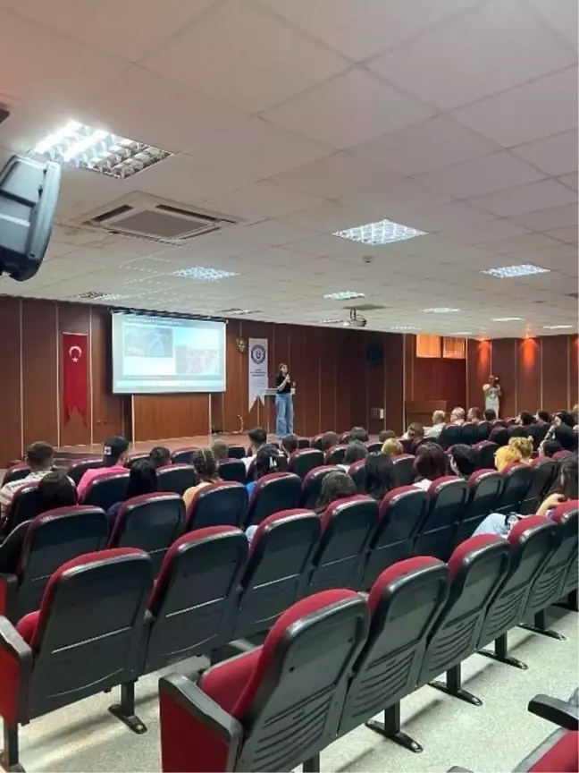 Didim'de Üniversiteli Gençlere Uyuşturucuya Karşı Bilgilendirme