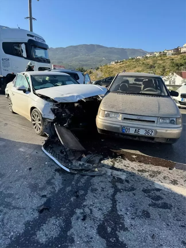 Hatay'da Zincirleme Trafik Kazası: 3 Yaralı