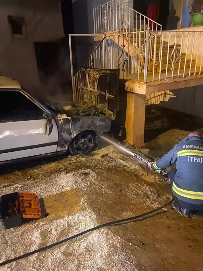 Adıyaman'da Park Halindeki Otomobil Alev Aldı