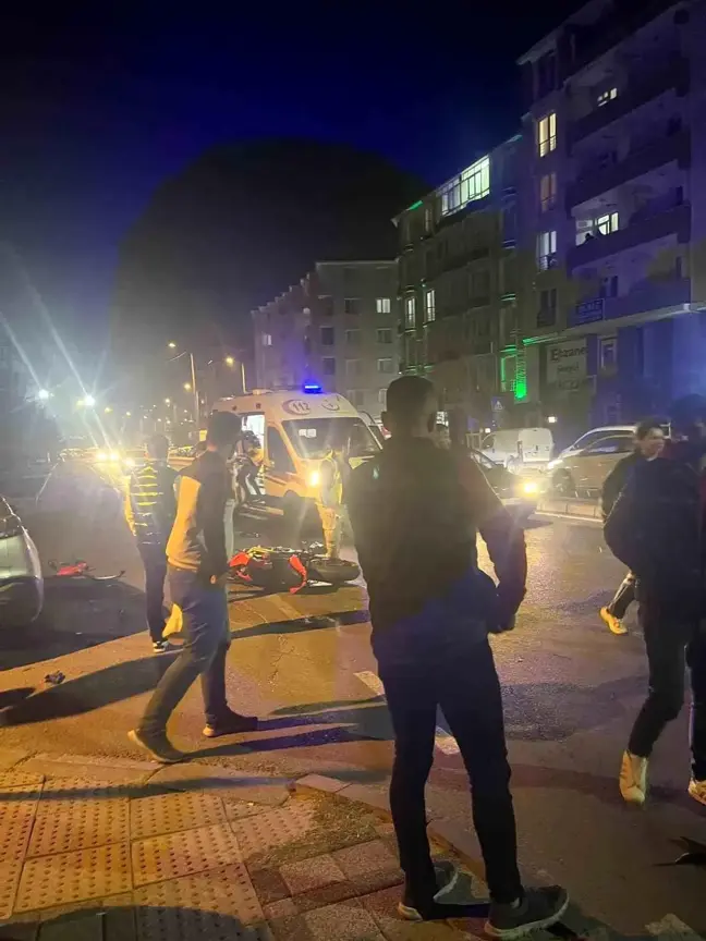 Tekirdağ'da Motosiklet ve Otomobil Çarpıştı: 2 Yaralı