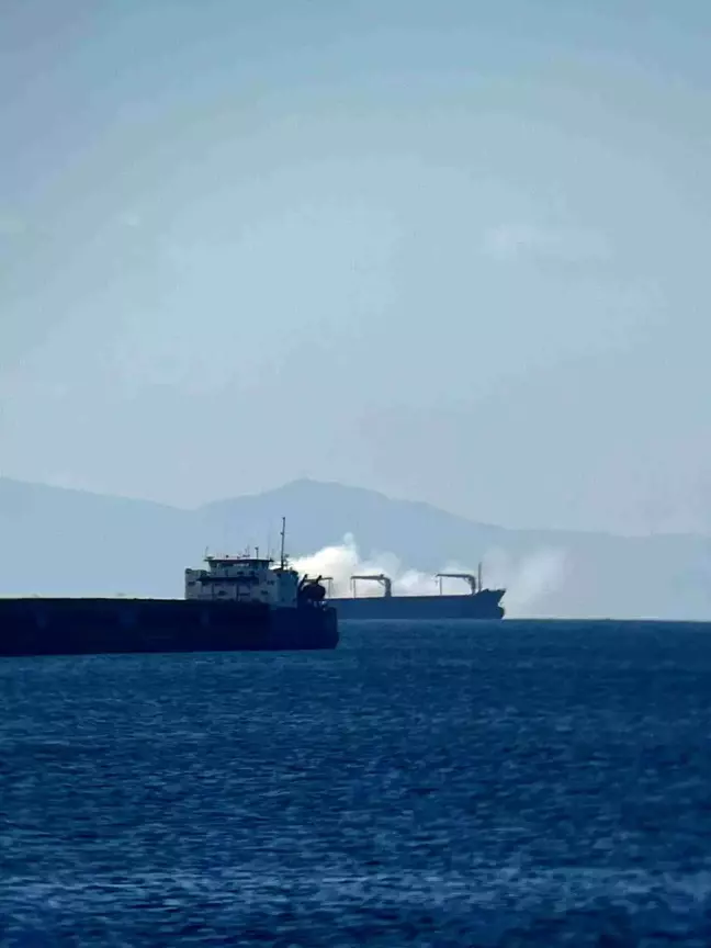 Pendik açıklarında Balıkçı Adası mevkiinde bulunan bir gemide yangın çıktı. Olay yerine itfaiye ekibi sevk edildi.