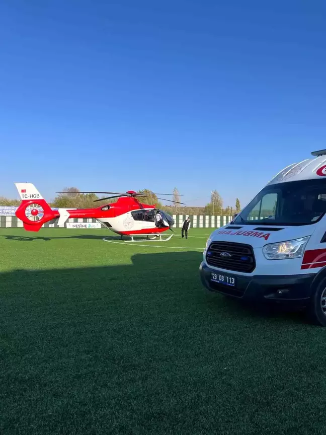 Gümüşhane'de Boğazına Fındık Kaçan 1 Yaşındaki Çocuk Ambulans Helikopterle Trabzon'a Sevk Edildi