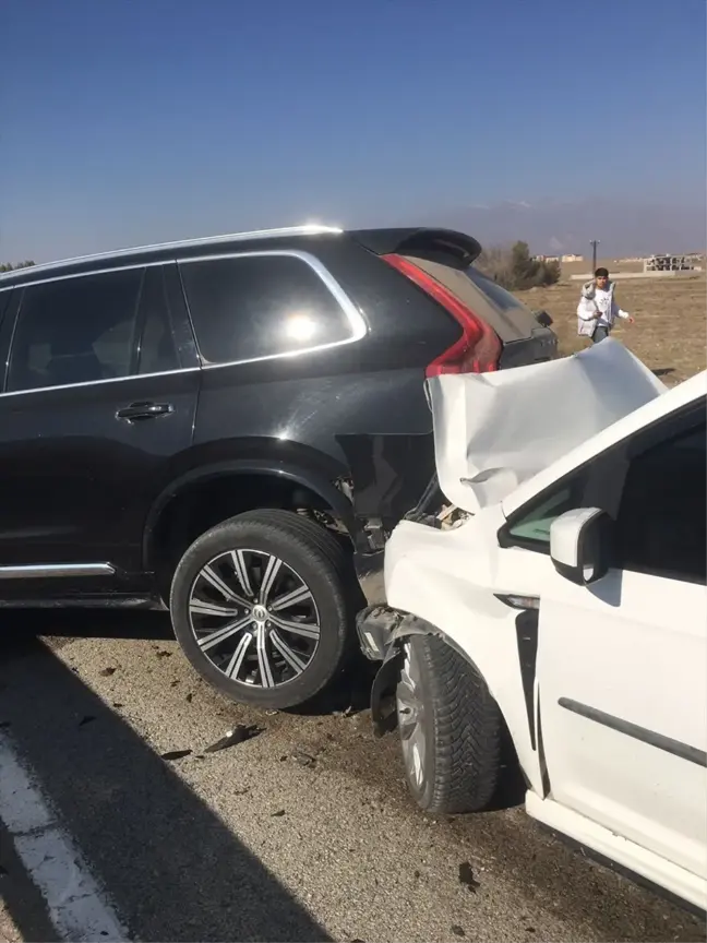 Ağrı'da Trafik Kazaları: 9 Yaralı