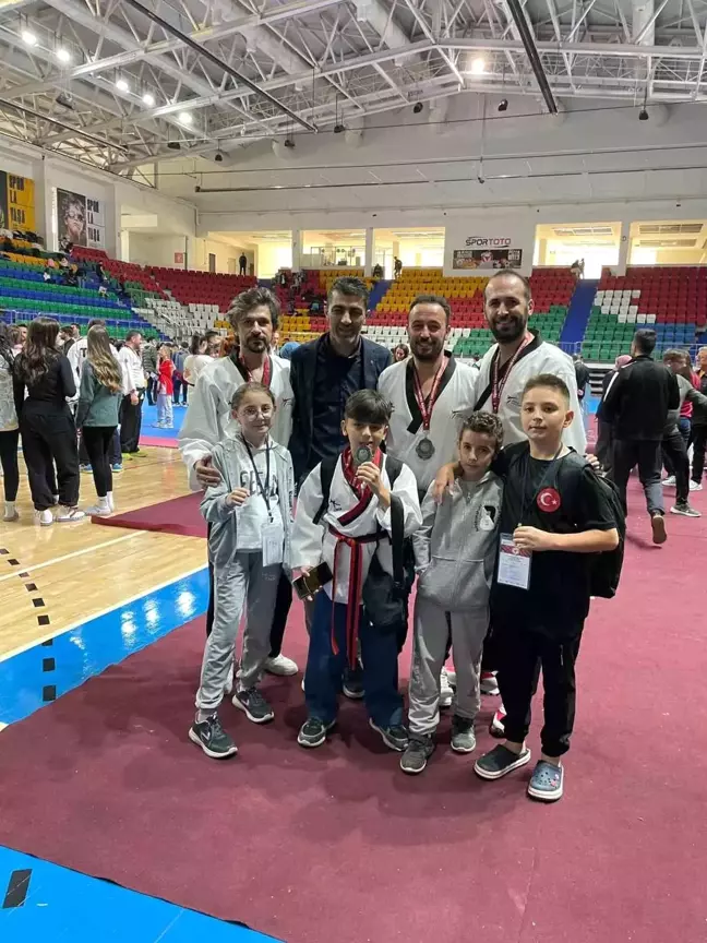 Kayserili Taekwondo Sporcuları Türkiye Şampiyonası'nda 4 Gümüş Madalya Kazandı