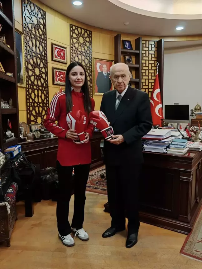 Devlet Bahçeli, Avrupa Üçüncüsü Aybüke Kılınç'ı Makamında Kabul Etti