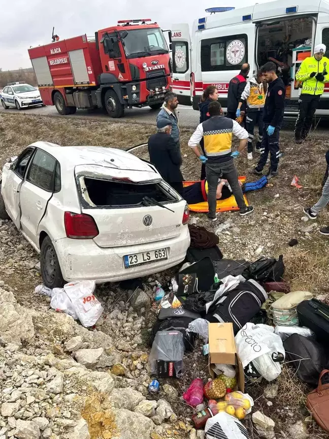 Çorum'da Otomobil Şarampole Devrildi: 4 Yaralı