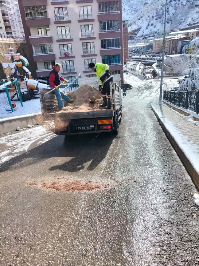 Gümüşhane'de Karla Mücadele Çalışmaları Devam Ediyor