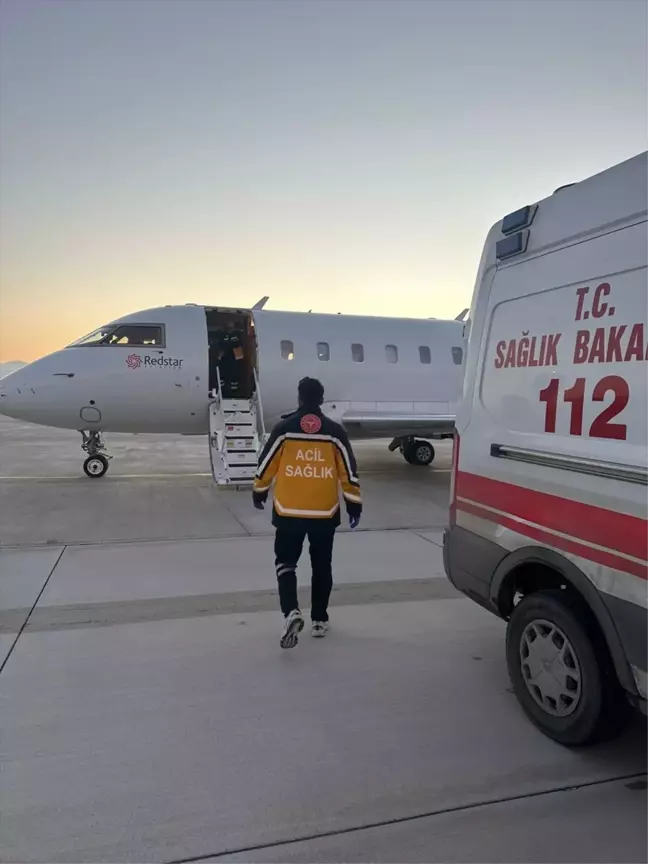 Van'da Kalp Rahatsızlığı Olan Bebek, Ambulans Uçakla İstanbul'a Sevk Edildi