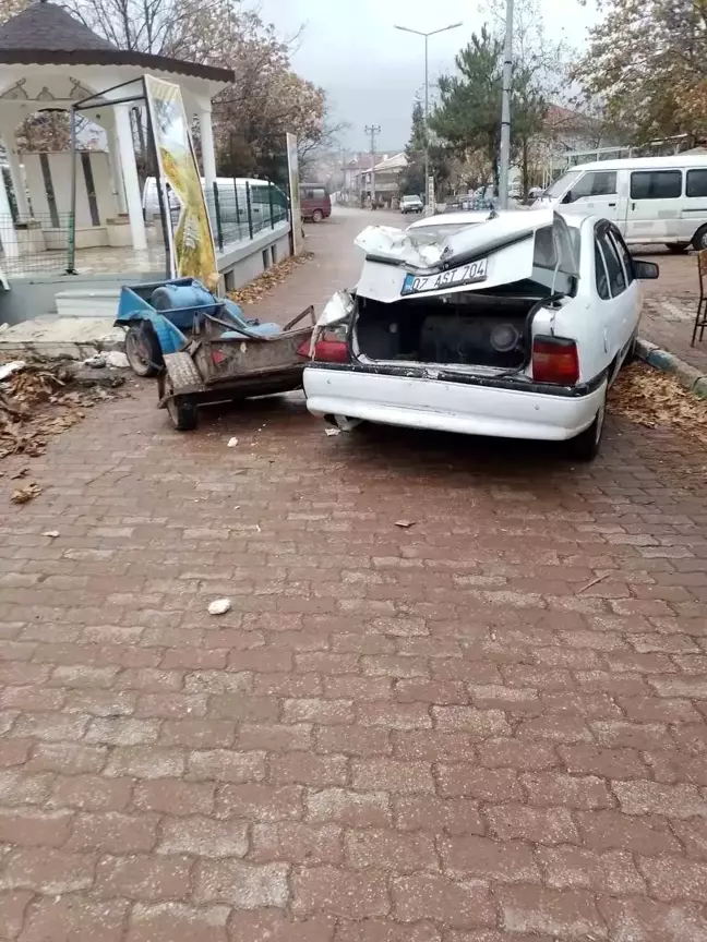 Freni Boşalan Kamyon Yalvaç Mahallesinde Kazaya Neden Oldu