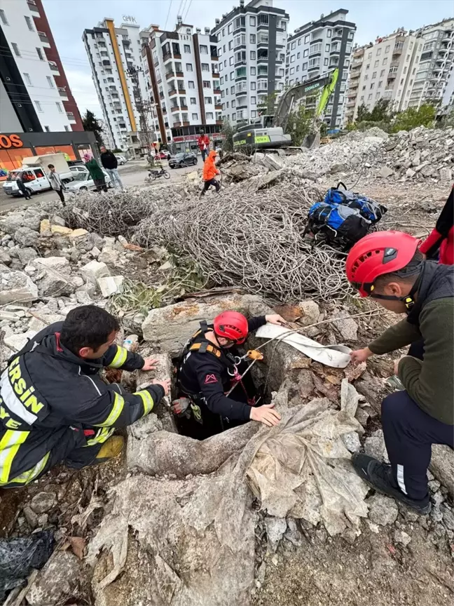 Mersin'de Kuyuya Düşen Kişi İtfaiye Ekiplerince Kurtarıldı