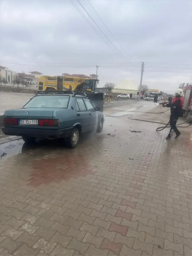 Afyonkarahisar'da Park Halindeki Otomobilde Yangın Çıktı