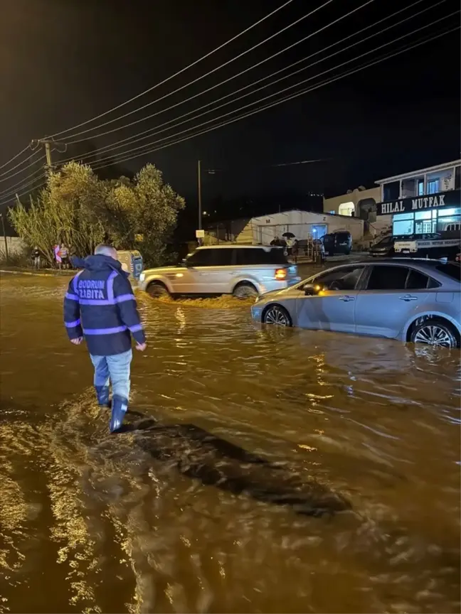 Bodrum'da Sağanak Sel Felaketi: Evler Su Bastı