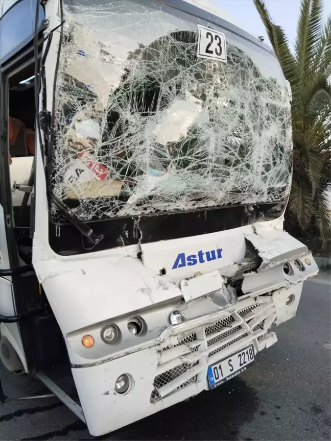 Adana'da Zincirleme Trafik Kazası: 13 Yaralı