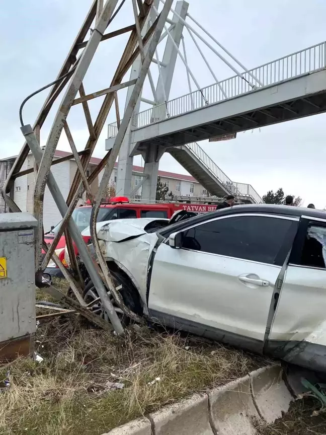 Bitlis'te Trafik Kazası: 1 Yaralı