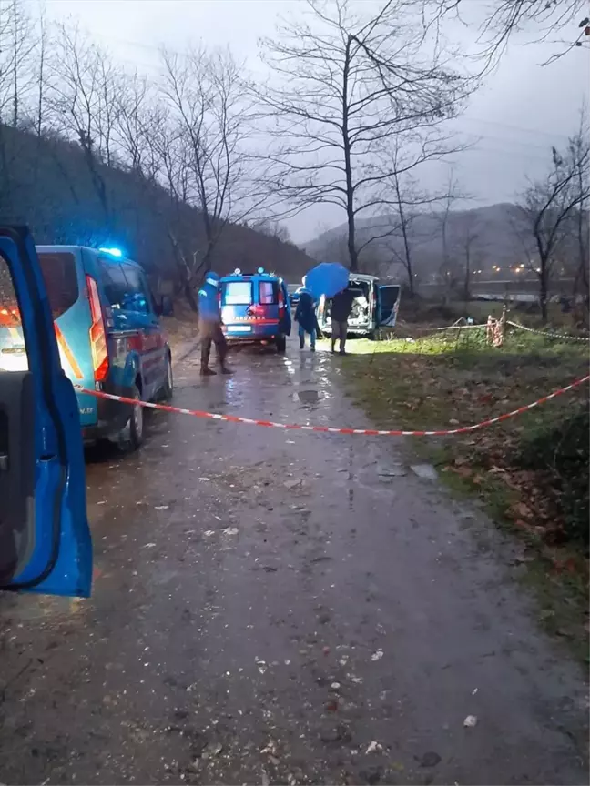 Düzce'de Otomobilde Silahla Vurulmuş Bir Kişi Tedavi Altına Alındı