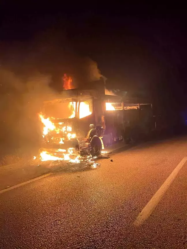 Ereğli ilçesinde seyir halindeki kamyon alev aldı: İki yaralı