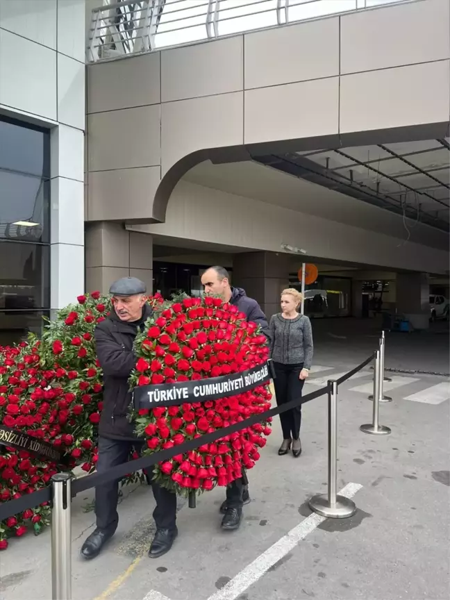 Azerbaycan Uçağı Kazakistan'da Düştü: Türkiye Büyükelçiliği Anma Töreni Düzenledi