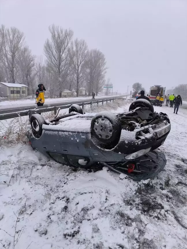 Ağrı'da Trafik Kazası: 3 Yaralı