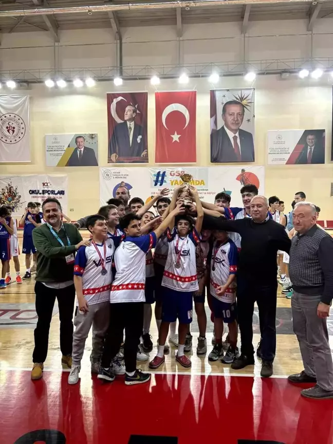 Kayseri U-14 Erkekler Basketbol Ligi'nde Şampiyon Kayseri Bahçeşehir Koleji