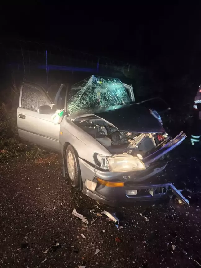 Akyazı'da Trafik Kazası: 3 Yaralı