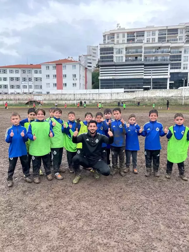 Mudanya'da Genç Sporcular Zorlu Hava Şartlarına Rağmen Antrenman Yapıyor