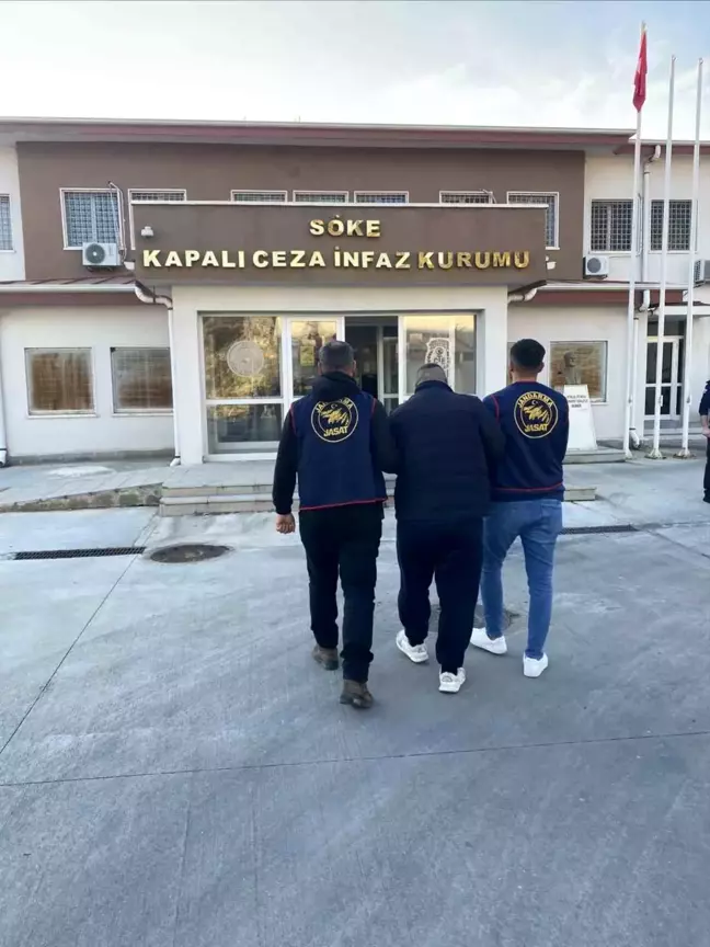 Kuşadası'nda 7 Suçtan Aranan Şahıs Yakalandı