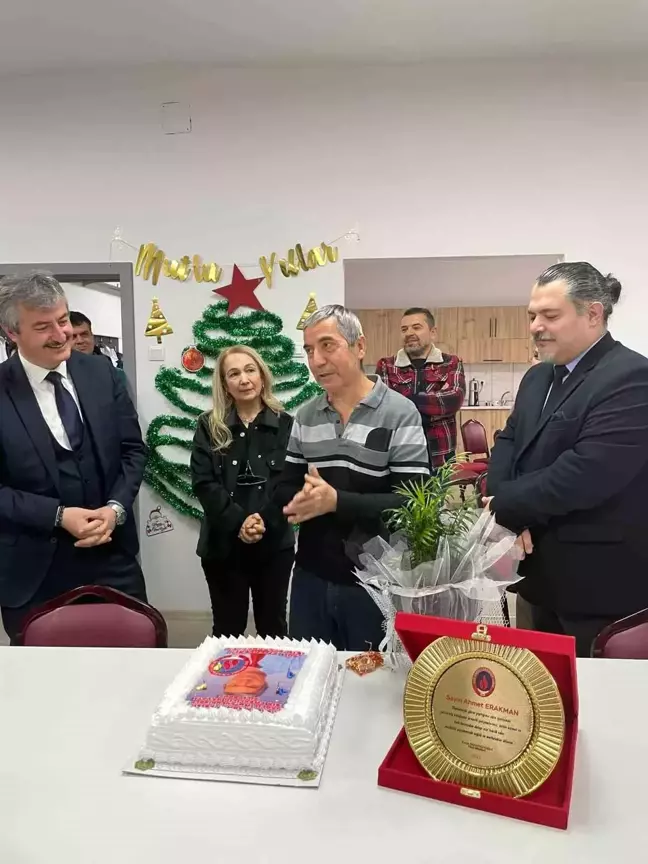 39 Yılını Okula Adamış Emektar Öğretmen Ahmet Erakman Emekliye Ayrıldı