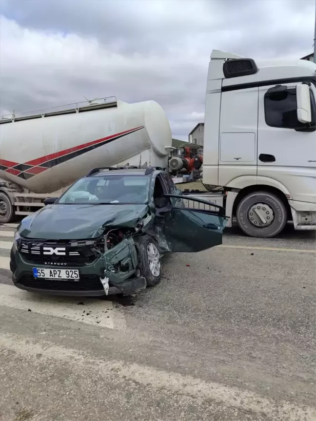 Samsun'da TIR ile Otomobil Çarpıştı: 2 Yaralı