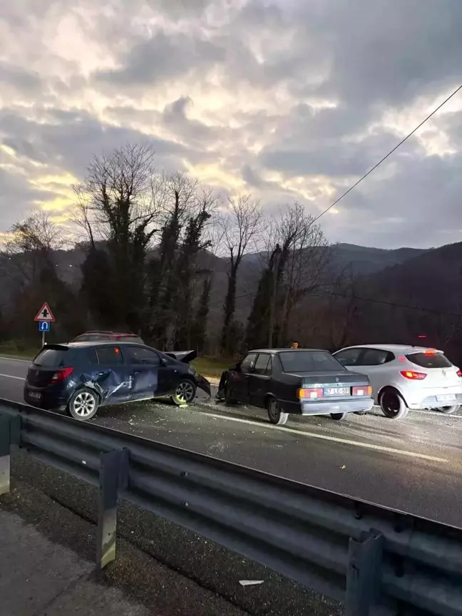 Zonguldak'ta Üç Araçlı Kaza: Bir Yaralı