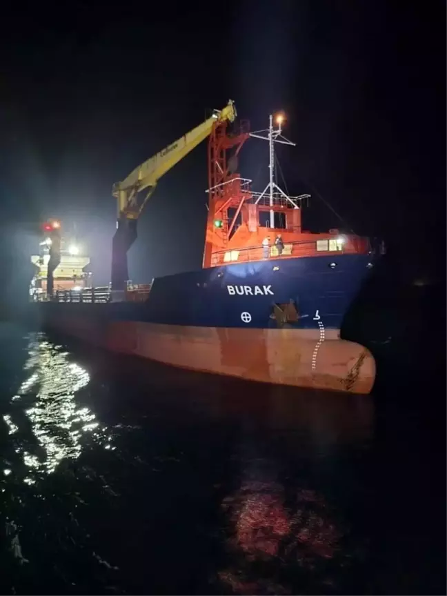 Çanakkale Boğazı'nda 'Burak' Gemisi Makine Arızası Yaptı