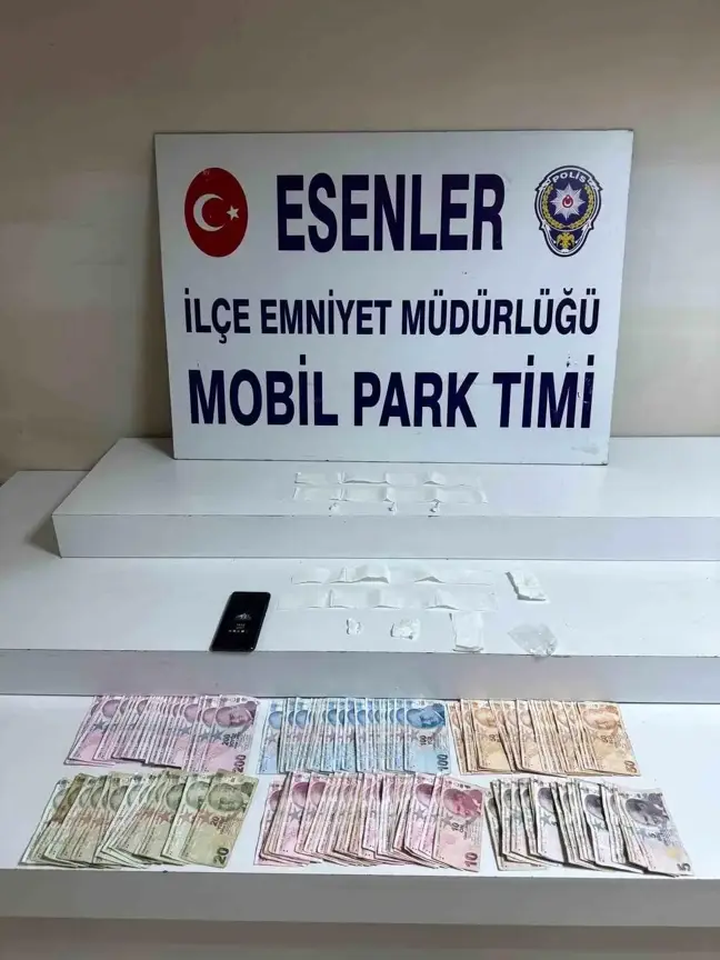 Esenler'de Halk Pazarında Narkotik Madde Satışı Suçüstü