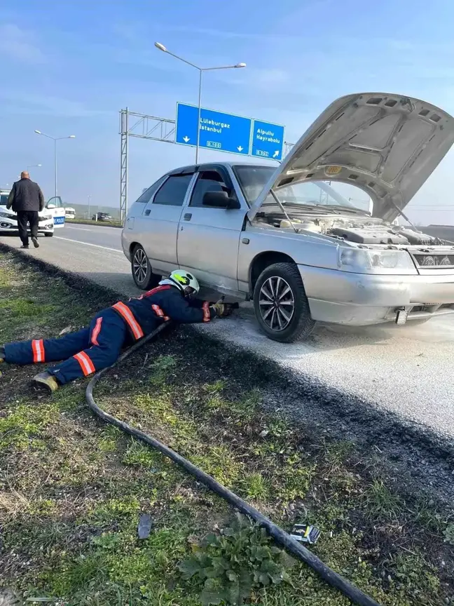 Kırklareli'nde Seyir Halindeki Otomobilde Yangın