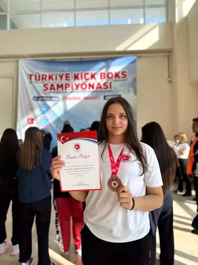 Niğdeli Sporcular Kick Boks Türkiye Şampiyonası'ndan Madalyalarla Döndü