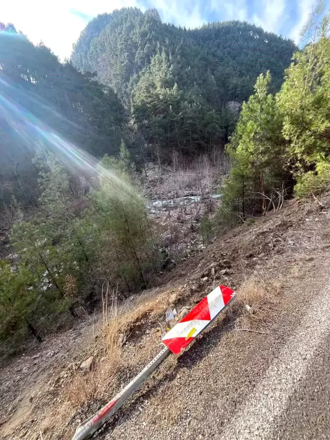 Adana'da Uçuruma Düşen Kamyonette 1 Ölü, 1 Yaralı