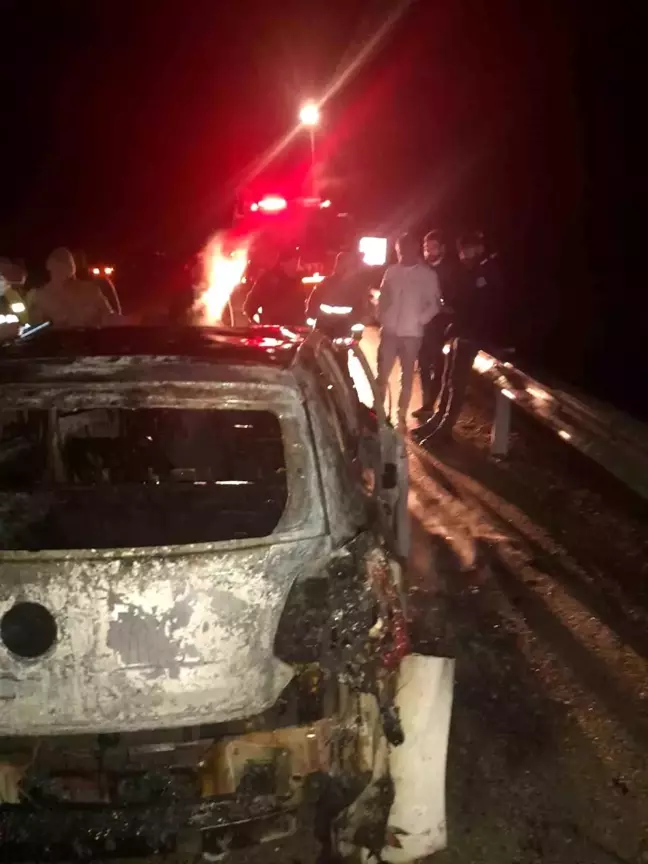 Elazığ'da Seyir Halindeki Araç Yangını Kontrol Altına Alındı