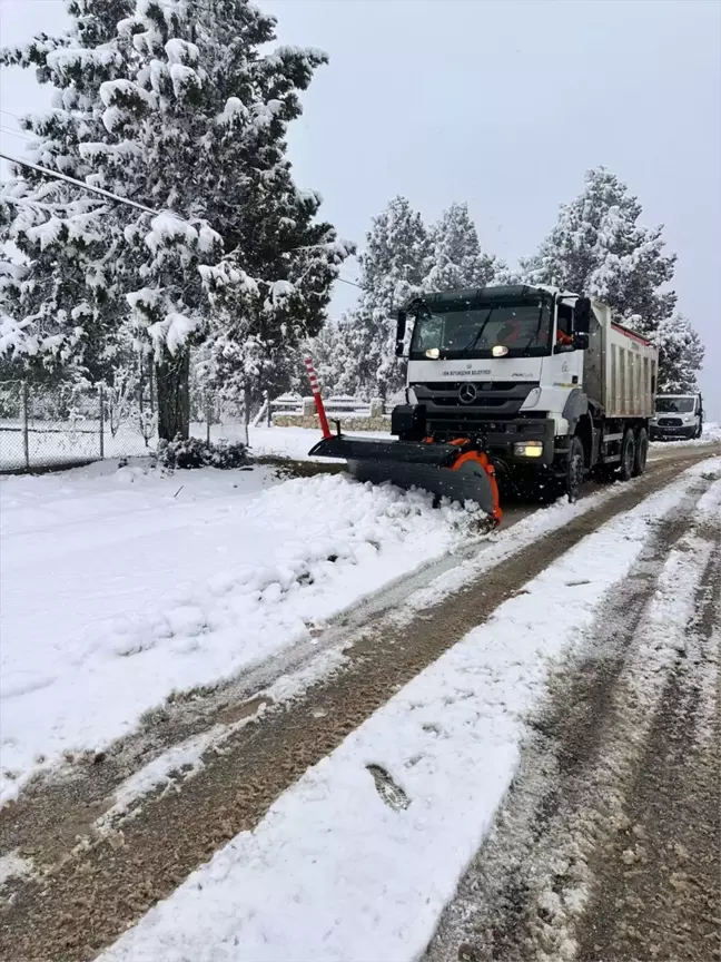 Mersin'in Çamlıyayla İlçesinde Kar Yağışı Etkili Oldu